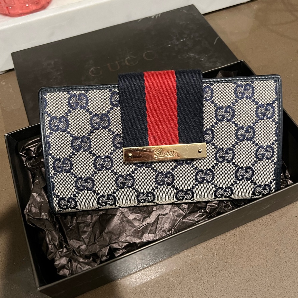 Authentic vintage Gucci monogram canvas wallet w/ original box, great condition